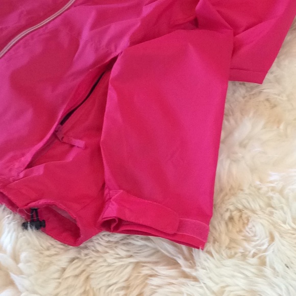 Columbia bright pink windbreaker w/ packable hood - Picture 4 of 12
